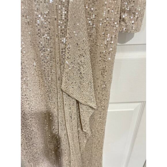 Mac Duggal Mac Duggal Wm's Sequined Silver Faux Wrap Long Sleeve Gown Sz 6 NWT - Picture 8 of 11